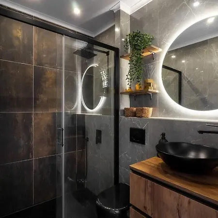 Luxury Apartment *