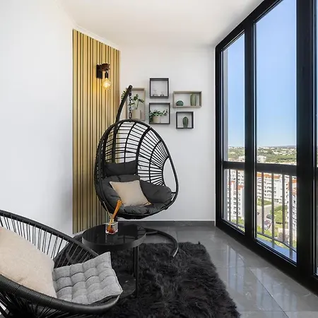 Luxury Apartment *